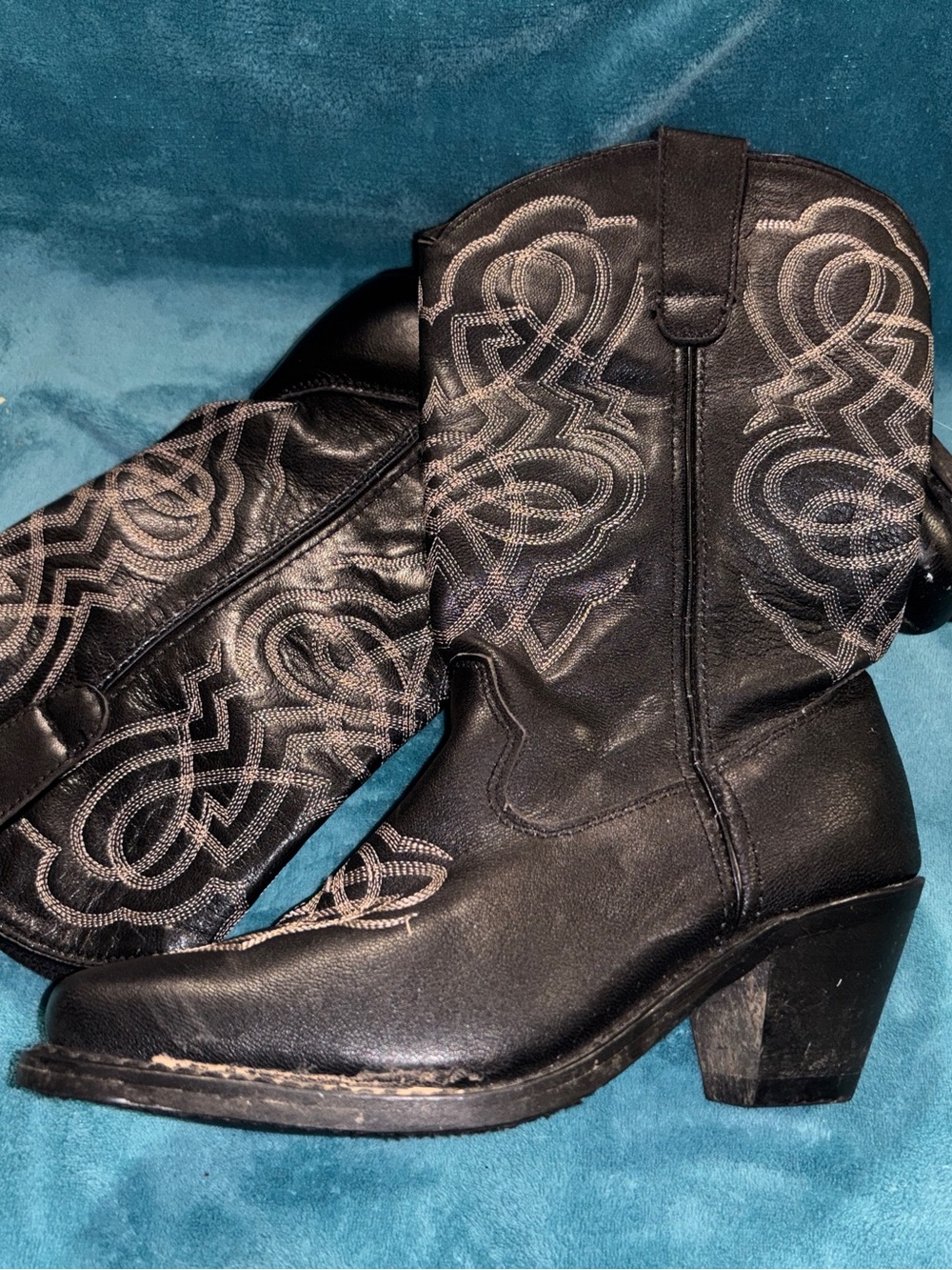 Black Western Embroidered Mid-Heel Cowboy Boots - Women